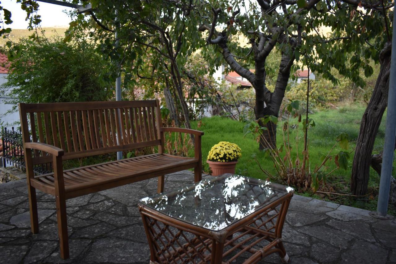 Lila'S Guest House Mikros Prinos Exterior photo